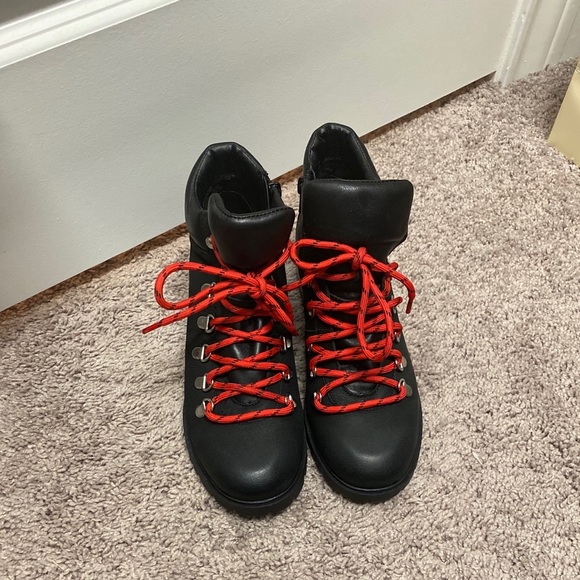 Black booties from Steve Madden - Picture 2 of 8